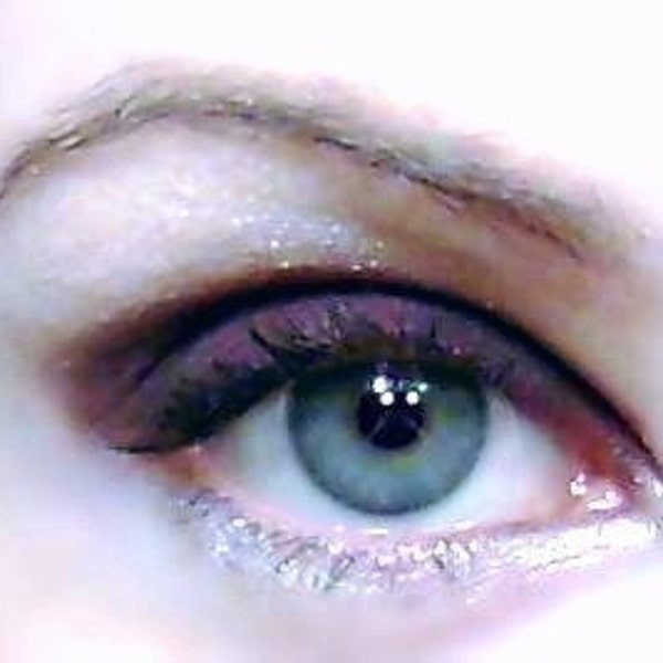 Eye Shadow Deep Purple Aronia in 3 Gram Jar Matte Eyeliner by Pink Quartz Minerals