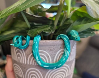 Cintres colorés pour pots de fleurs en forme de serpent