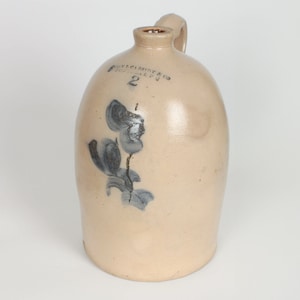 Brocca in gres - 2 galloni. John Cassidy & Co Montreal. Antica del 1800. Fiori blu cobalto. Vaso smaltato. Decorazione vintage con manico.