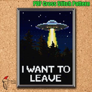 Könnte beinhalten: Kreuzstichmuster mit einem UFO, das einen Lichtstrahl auf einen Wald richtet. Der Text "I WANT TO LEAVE" befindet sich unter dem UFO.