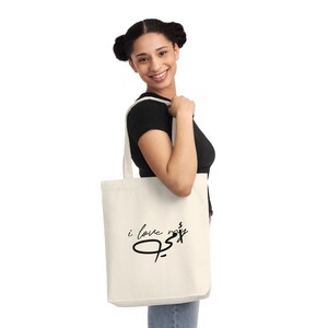 I love my mom in Arabic Calligraphy black Organic tote Bag beige image 3