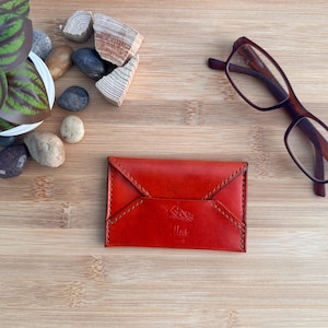 Gepersonaliseerde minimalistische leren portemonnee - op maat gemaakte slanke portemonnee voor heren en dames - handgemaakt volnerfleer - perfect cadeau