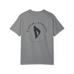 Dynami Apparel Granitfarbenes Grafik-T-Shirt