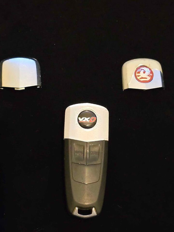 Vauxhall Car Keyring - Metal Alloy Keyring For Astra, Corsa, Insignia, Zafira With Gift Pouch