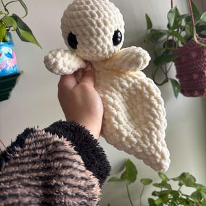 Acurrucador fantasma, decoración infantil whimsigoth, temática espeluznante, gótica, regalos de Halloween, canasta de peluche, juguete reconfortante, regalos para baby shower, minimalista