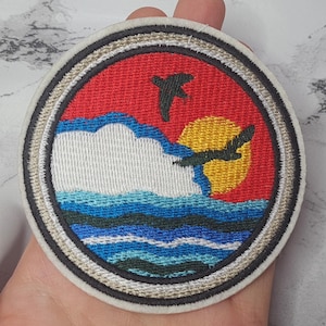 Ocean Wave Iron on Patch | Costurar em emblema bordado, aplique, jeans, bolsas, roupas, remendo nas costas, remendo de surfista, remendo legal, presente de pôr do sol