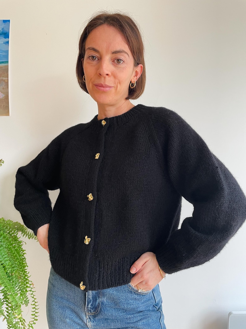Cardigan CHANEL 100% Cachemire – Rose Gris – Taille S – Occasion Très Bon état