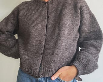Dublin Cardigan Knitting Pattern: Elegant Wool Knit (English & French PDF