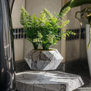 Modern Levitating Plant Pot – Geometric Floating Planter with Magnetic Base