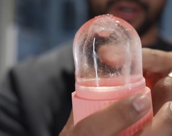 Tratamientos faciales helados: rodillos de hielo hechos a mano para una piel radiante