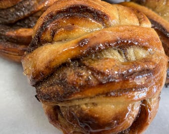 Cardamom Buns, Ancient Grain Organic Einkorn Flour Blend with No Preservatives, Rustic Traditional Treat