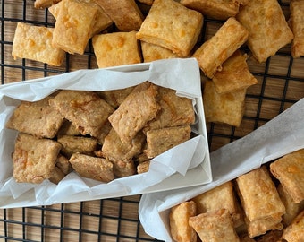 Einkorn Sourdough Cheddar Cheese Crackers, Pet Friendly Snack, 100% Organic Crispy Grain Munch