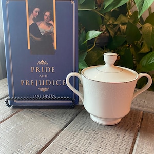 Sugar bowl candle, Vintage Floral Candle, Pride and Prejudice Candle, White and Silver Candle, Ceramic Bowl Candle, Classy Unique Candle
