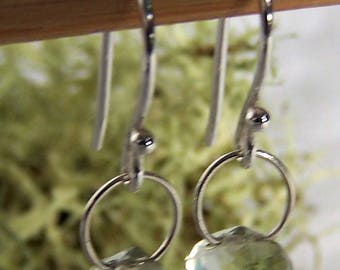 Prasioliet groene amethist, uienbriolette, sterlingzilveren beugel, oorhaakje met haak