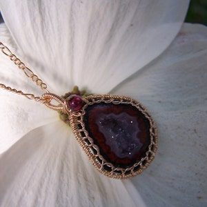 Tabasco Geode Druzy, 14k goldfilled wire wrap, Garnet , pendant necklace image 3