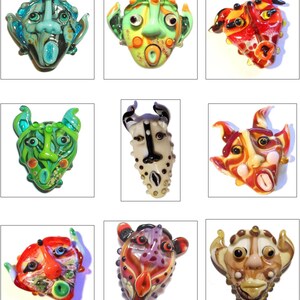 Puede incluir: Nueve cuentas de vidrio de colores con forma de cara con varios dise&ntilde;os y colores, incluyendo verde, rojo, azul, blanco y marr&oacute;n. Las cuentas son todas de diferentes formas y tama&ntilde;os, y tienen un aspecto caprichoso y juguet&oacute;n.  A Bit of Inspiration y Happy Trails est&aacute;n escritos en la imagen.