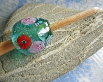 Hilo de cuentas de vidrio soplado, estilo vikingo, color verde azulado con flores, herramienta de hilado histórica hecha a mano por la SCA.