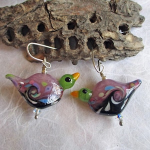 Lampwork glass bird bead earrings, pink & black art glass handmade bead jewelry, SRA art glass jewelry, glassbead, Isinglass Design