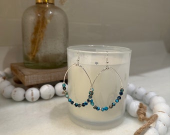 Pendientes estilo aro con cuentas de plata en forma de lágrima y piedra natural turquesa