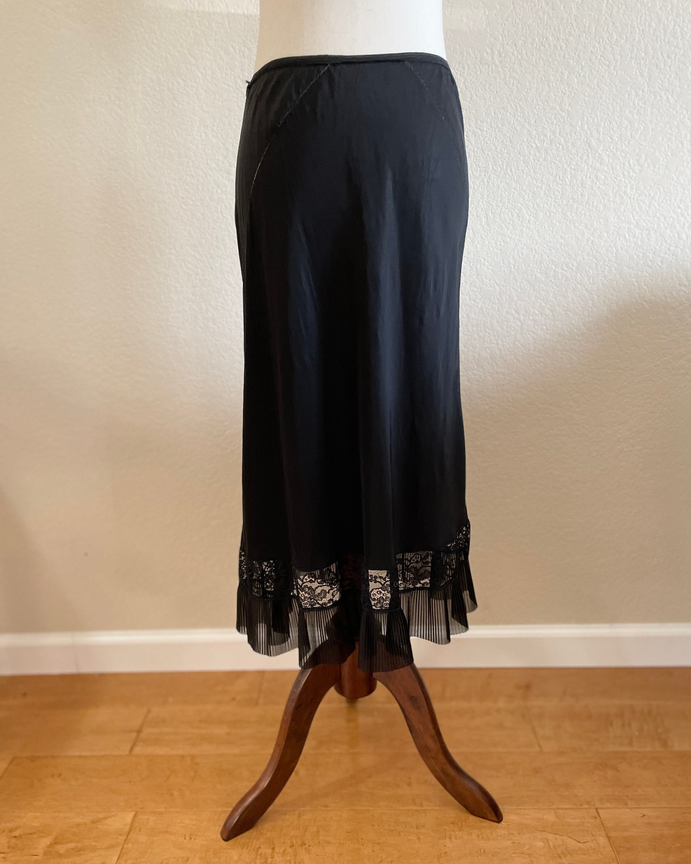 Vintage 1950s Black Midi Half Slip With Lace and Pleated Trim size M 