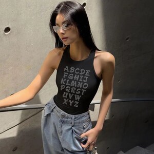 ABCDE F U haut court brodé à dos nageur pour femme, débardeur sans manches style Y2K pour femme, t-shirt décontracté sans manches pour femme image 5