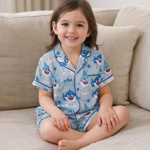 Baby Shark familjepyjamas, matchande pyjamasset för mamma och dotter, söta barnsömnar, mamma och jag nattkläder present bild 1