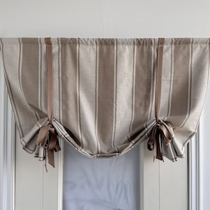 Cortina de tela para ventana con lazos para privacidad, cenefa de rayas beige, lazo marrón claro, anchos personalizados, cenefa de cocina, decoración de cabaña
