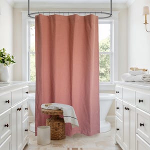 Rideau de douche imperméable couleur saumon avec crochets pour rideaux décoratifs de salle de bain dans des dimensions personnalisées.
