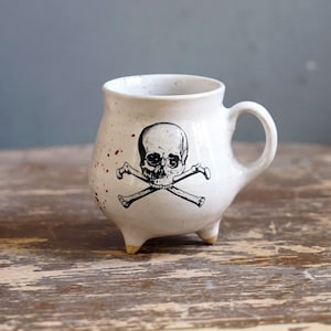 Pottery Skull and Crossbones Mug Ceramic vintage style skull mug with legs 14 fl oz / 400ml