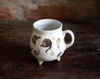 Tazza-caldaia in ceramica dipinta a mano con adorabile motivo a lumaca – unica, fatta a mano e adatta agli alimenti