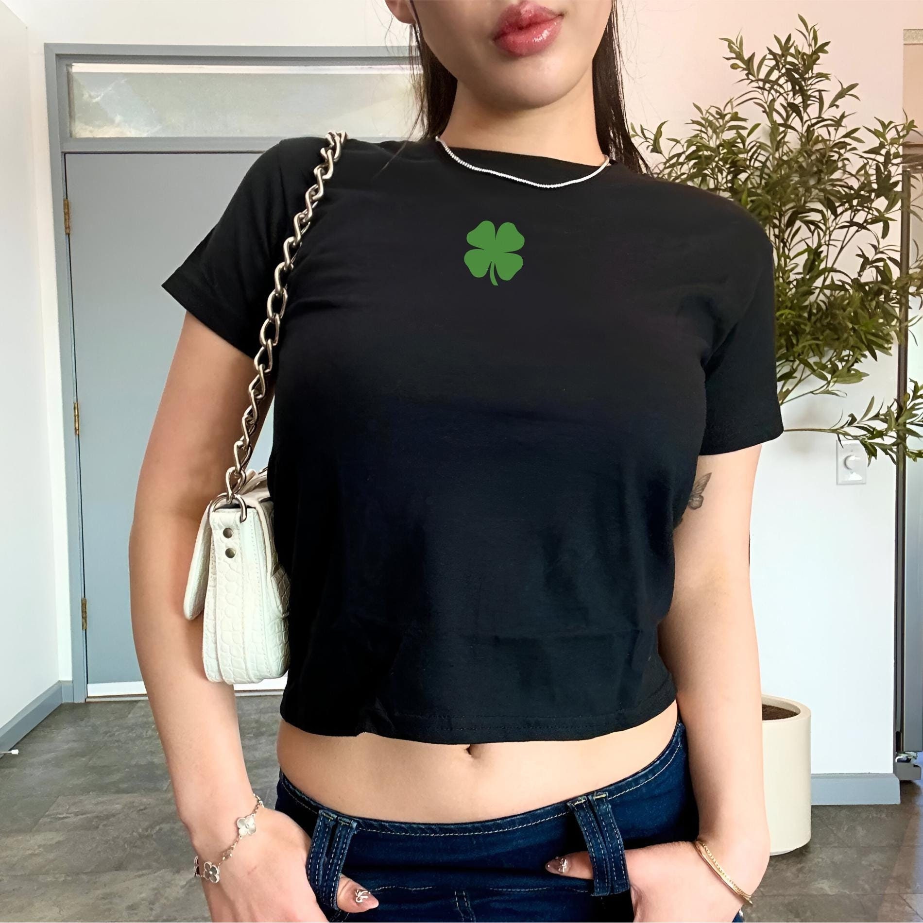 【SURGERY】unbalance l clover logo crop T-shirts Unbalance Metal Clover Logo Crop T-Shirts Women'S｜SURGERY