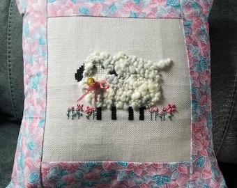 Cuscino decorativo cucito a mano in lana d'agnello