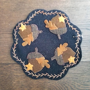 Wool applique candle mat