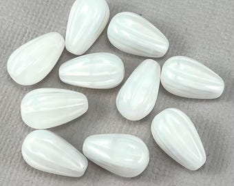 Silky Moonglass White fluted Czech glass melon teardrop beads, pear shaped, snow white - 10 pcs - 13mm x 8mm - MG081-b427