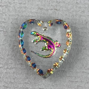 Colgante de corazón de cristal transparente con forma de lagarto, color rosa helio, con intaglio, color beige, perforado en la parte superior, animalito - 20 mm x 18 mm - 1 pieza - MG644