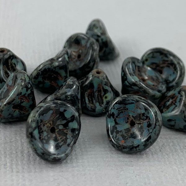 Zwarte Tsjechische glazen klok bloem kralen, groen grijze picasso, 3 bloemblaadjes klokje, camouflage, daglelie - 11mm x 7mm - 10 of 25st - FB2031-b265