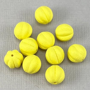 Matte powder Yellow melon beads, etched fluted Czech glass, grooved - 8mm - 15 or 30 pcs - RD377-b505