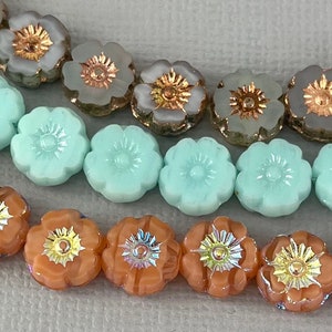 Koraliki szklane czeskie w kolorze Seafoam Green, przydymiony róż, opalowa biel, kwiaty cięte na stół, stokrotka, hibiskus, wiśnia - 9 mm x 8 mm - 12 szt. - FB1342-b240