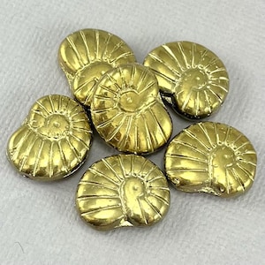 Cuentas de cristal checo prensadas de concha de nautilus en dorado metálico brillante, para colgante, 17 mm x 13 mm - 6 piezas - AB710-b040