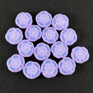 Blåregn, lila hibiskus, mjölkiga opalin tjeckiska glasbordspärlor med snittblomma, prästkrage, körsbär, opalglas - 8 mm x 9 mm - 12 st - FB1909-b202