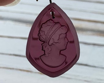Crystal amethyst purple, reverse carved woman, intaglio glass shield drop pendant, top drilled - 23mm x 16mm - 1pc - MG380