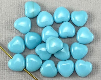 Babyblauwe geperste Tsjechische glazen hartkralen, gezwollen hart, kleine hartjeskralen, kralen voor sieraden, helderblauwe kralen - 8 mm - 25 stuks - MG1183-b221