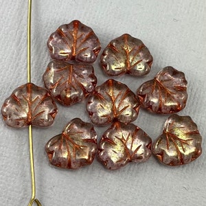 Transparente böhmische Ahornblatt-Glasperlen, gepresst, altes Kupfer, kupferfarben, goldschimmernd - 13 mm x 11 mm - 10 oder 20 Stück - FB1631-B354