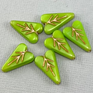 Heart shaped leaf beads, Czech glass, moonglass spring green, bright copper wash  - 16mm x 11mm - 6 or 12 pcs - FB1577-b308