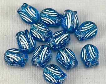小さなディープアクアブルーのチェコガラスチューリップフラワービーズ 