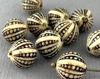 Ivory cream etched round plastic beads, off white and black brown, vintage style, dotted detail, ecru - 12mm - 12pc - RD143-b288