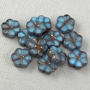 Himmelblau & Klar Vergissmeinnicht Tschechische Glasperlen Blumen, lila Goldglanz, Gänseblümchen, Tischschliff - 10 mm - 12 Stück - FB1604-B313