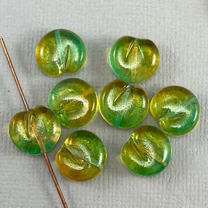 Perle di mela, ciliegia, perle di frutta in vetro ceco pressato verde e giallo, perle di cibo - 12 mm x 11 mm - 6 o 12 pezzi - MG1161-b272