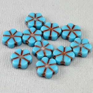 Himmelblau Vergissmeinnicht Tschechische Glasperlen Blumen, metallisches Kupfer-Finish, Gänseblümchen, Tischschliff - 10 mm - 12 Stück - FB1924-B477