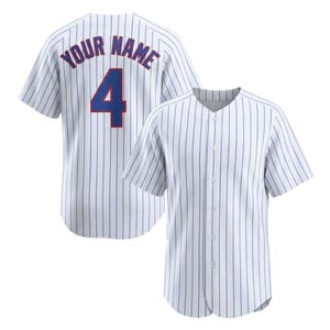 Puede incluir: Camiseta de béisbol blanca con finas rayas azules. La parte trasera de la camiseta muestra el texto "YOUR NAME" encima de un gran número 4 azul con contorno rojo. La camiseta tiene botones en la parte delantera y mangas cortas.